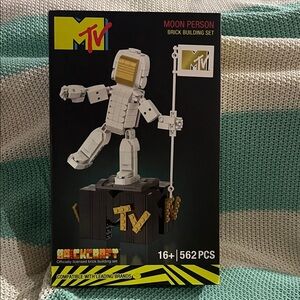 MTV Moon Person Building Kit - Black and Gold